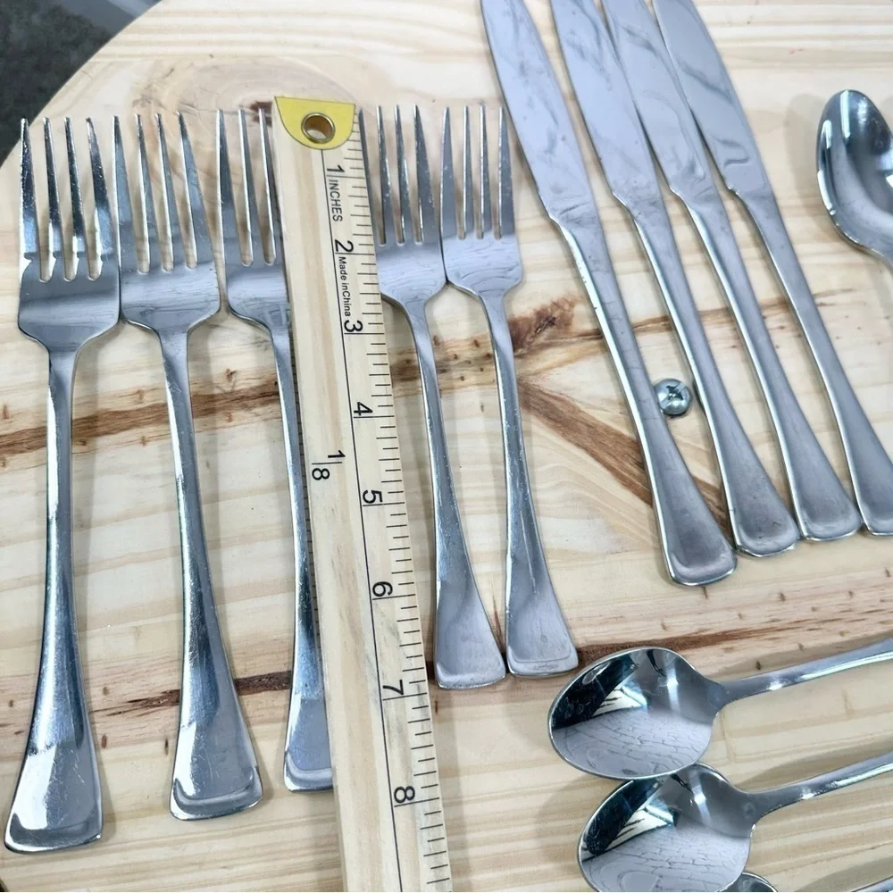 Oneida 16 Piece Stainless Steel Flatware Silverware Emma Set - Picture 15 of 16